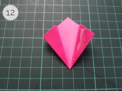 Origami Kusudama flower fold