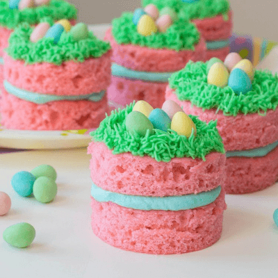 Easter egg hunt mini cakes